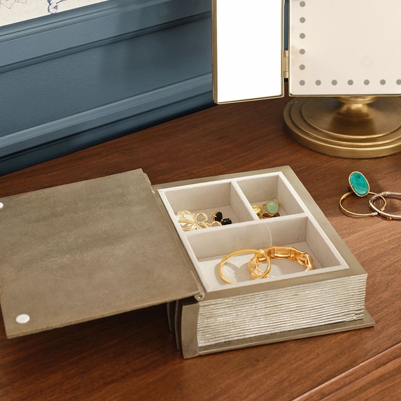 Pottery Barn Teen Harry Potter Hogwarts Book 📖 Jewelry Box BNIB - Picture 2 of 10